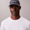 Gorra de béisbol con el logotipo bordado estándar Gorra de béisbol con el logotipo bordado estándar
