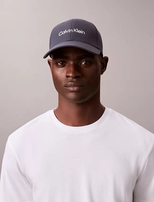 Gorra de béisbol con el logotipo bordado estándar Gorra de béisbol con el logotipo bordado estándar