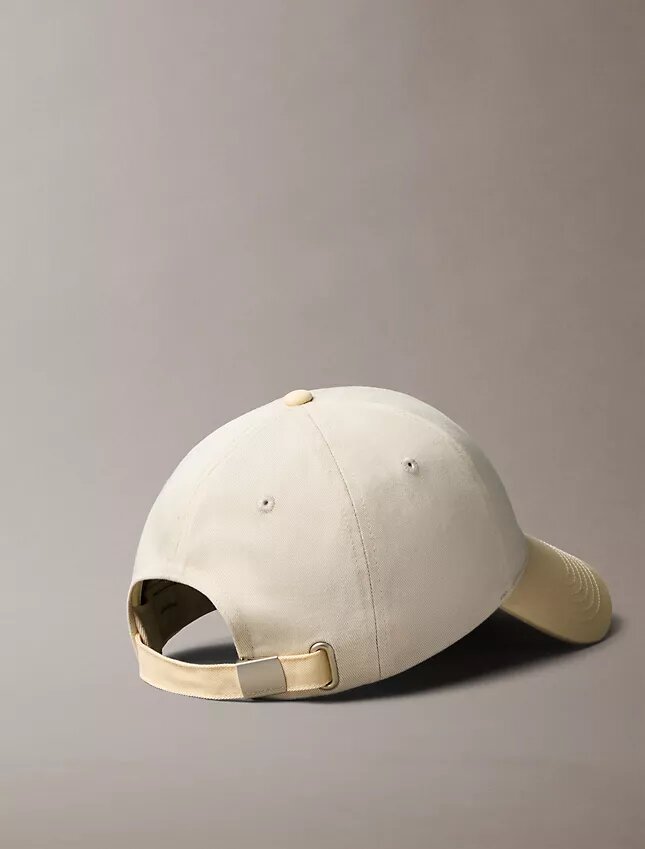 Gorra de béisbol con logotipo bordado en contraste Gorra de béisbol con logotipo bordado en contraste