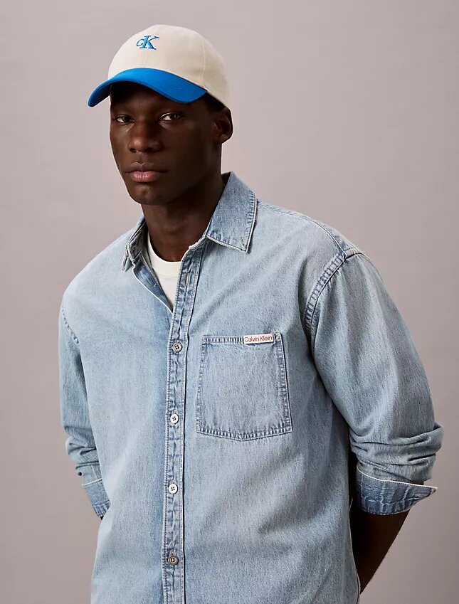 Gorra de béisbol con logotipo bordado en contraste Gorra de béisbol con logotipo bordado en contraste