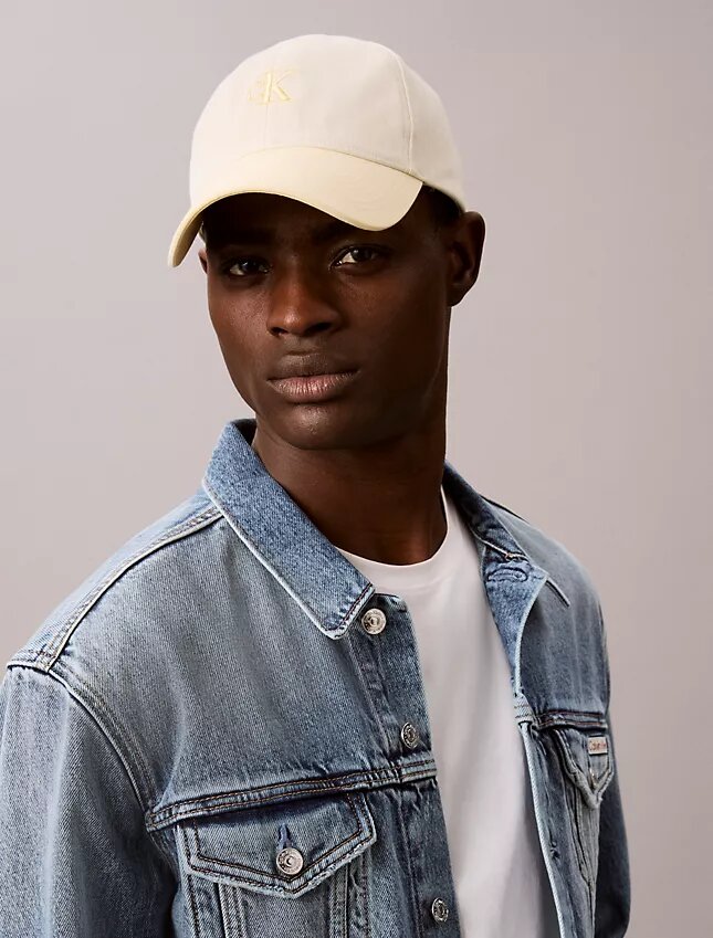 Gorra de béisbol con logotipo bordado en contraste Gorra de béisbol con logotipo bordado en contraste