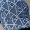 Gorra de béisbol con logotipo emblemático en Denim