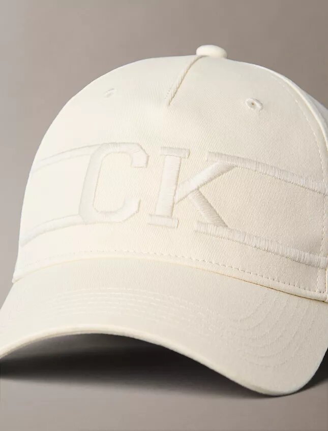 Gorra de béisbol con logotipo Monogram Varsity Gorra de béisbol con logotipo Monogram Varsity