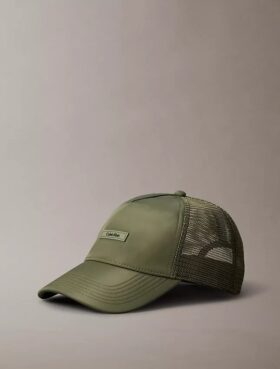 Gorra de béisbol tipo trucker con logotipo estándar Gorra de béisbol tipo trucker con logotipo estándar