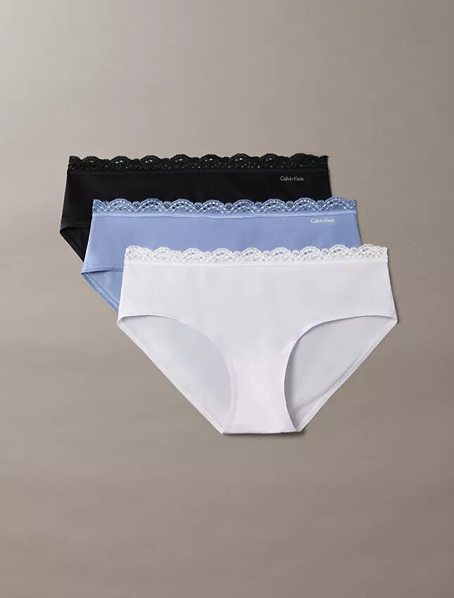Hipster de talle bajo de microfibra elástica con encaje, paquete de 3 Hipster de talle bajo de microfibra elástica con encaje, paquete de 3