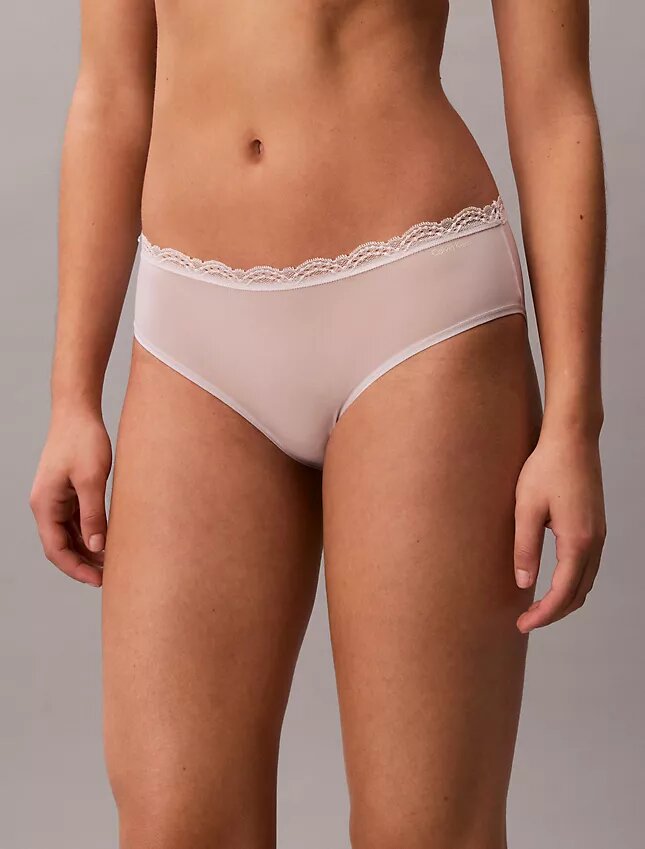 Hipster de talle bajo de microfibra elástica con encaje, paquete de 3 Hipster de talle bajo de microfibra elástica con encaje, paquete de 3