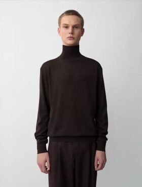Jersey de cuello alto en color ceniza