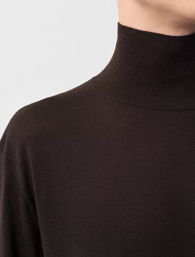 Jersey de cuello alto en color ceniza Jersey de cuello alto en color ceniza