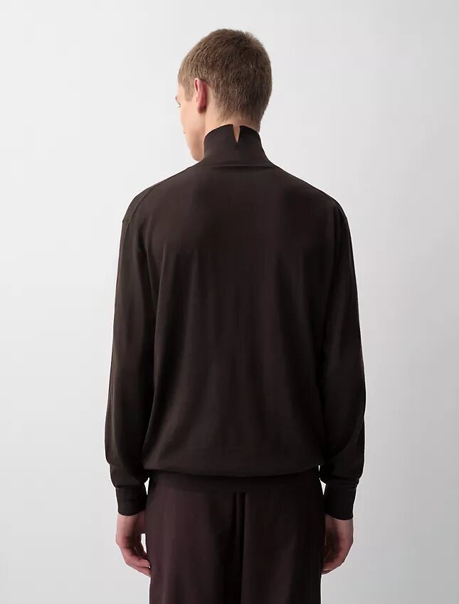 Jersey de cuello alto en color ceniza Jersey de cuello alto en color ceniza