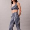 Leggings de talle alto y corte 7/8 con estampado deportivo moderno