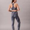 Leggings de talle alto y corte 7/8 con estampado deportivo moderno