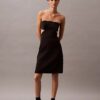 Minivestido con corte halter y aberturas Minivestido con corte halter y aberturas