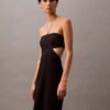 Minivestido con corte halter y aberturas Minivestido con corte halter y aberturas