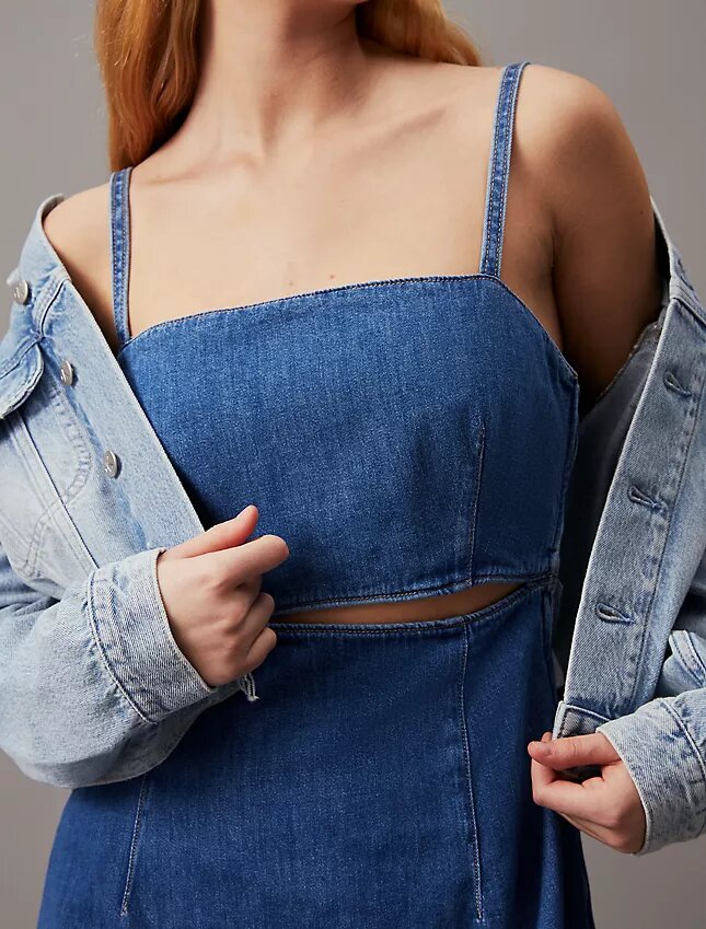 Minivestido de denim con aberturas Minivestido de denim con aberturas