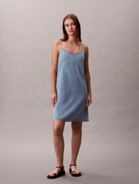 Minivestido de denim con tirantes