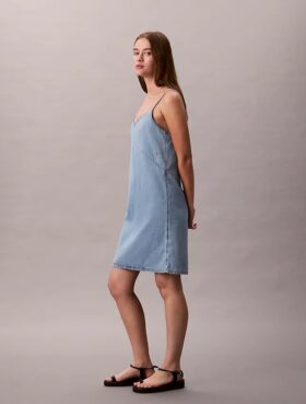 Minivestido de denim con tirantes