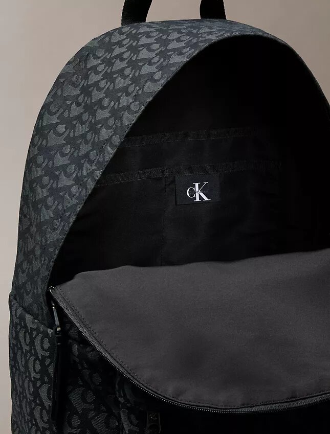 Mochila con el logotipo Monogram en toda la superficie Mochila con el logotipo Monogram en toda la superficie