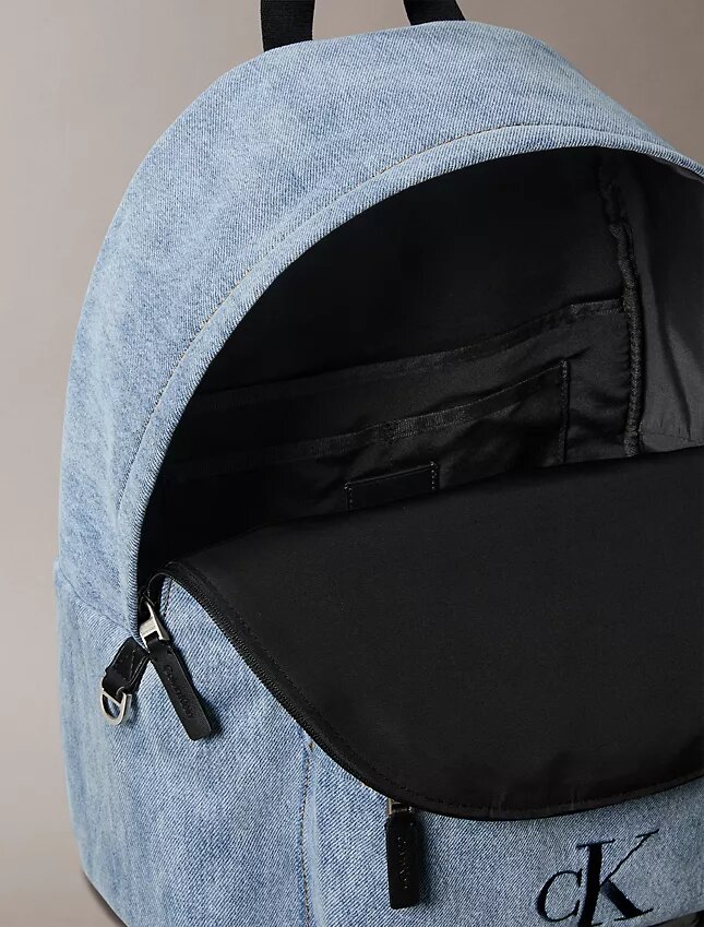 Mochila con logotipo Monogram de Denim Mochila con logotipo Monogram de Denim