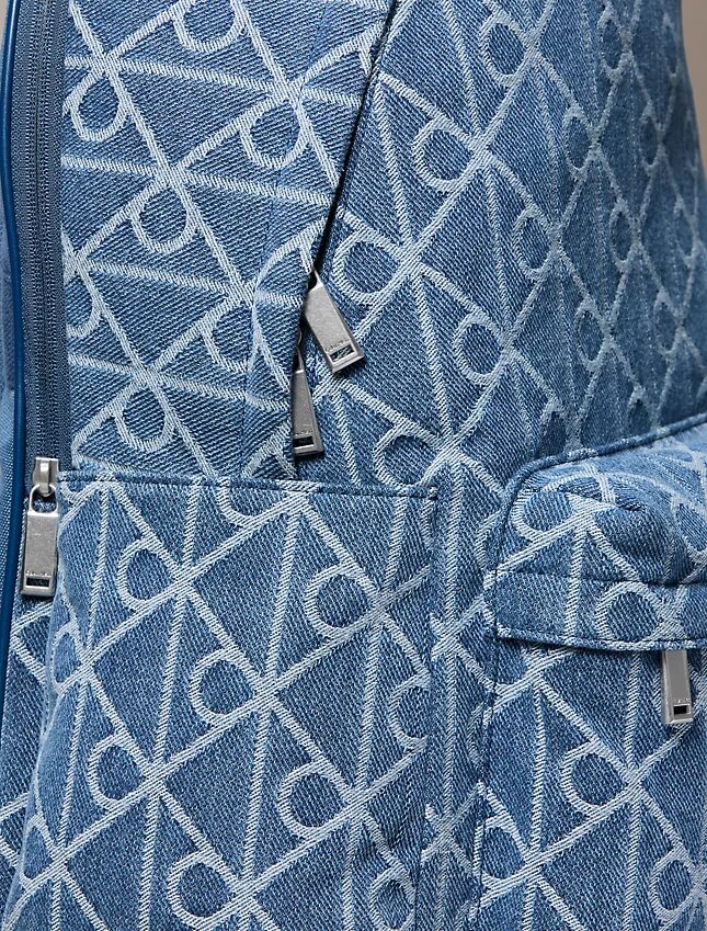 Mochila con logotipo y emblema integral en Denim Mochila con logotipo y emblema integral en Denim