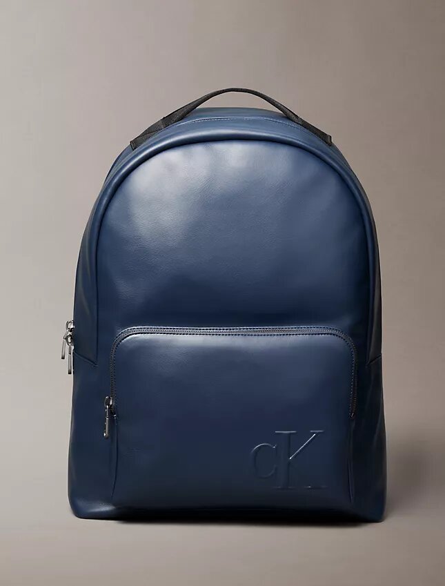 Mochila con Monogram en relieve Mochila con Monogram en relieve