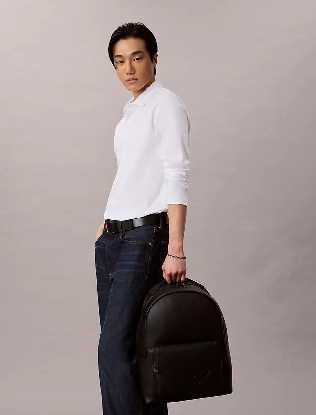Mochila con Monogram en relieve Mochila con Monogram en relieve