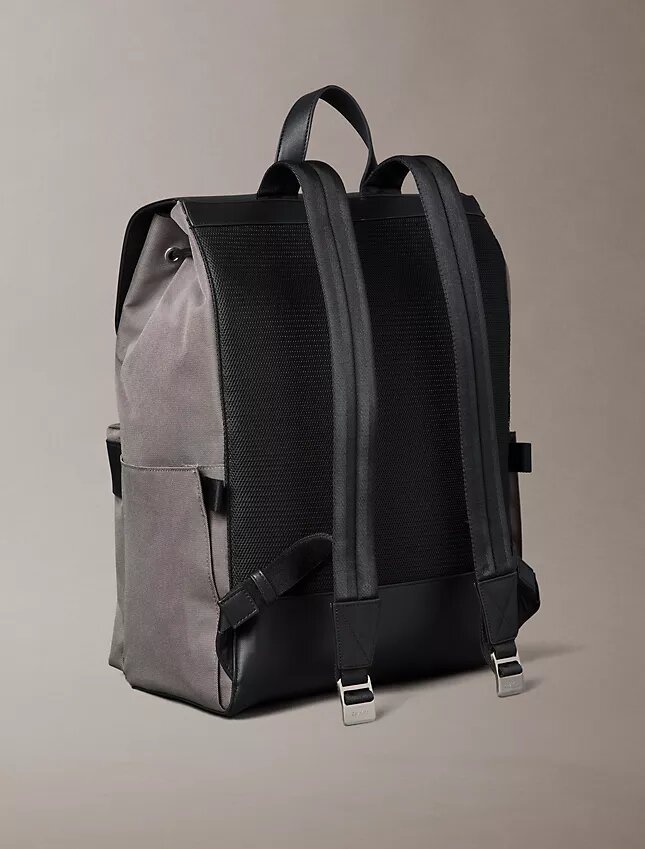 Mochila con solapa estructurada Mochila con solapa estructurada