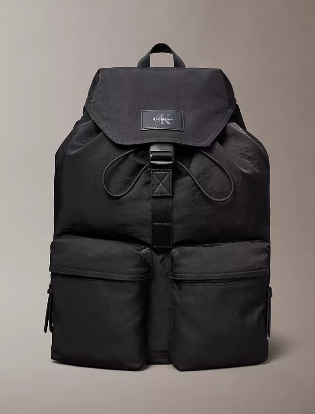 Mochila con solapa superior de nailon Mochila con solapa superior de nailon