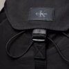Mochila con solapa superior de nailon Mochila con solapa superior de nailon
