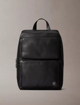 Mochila delgada con logotipo