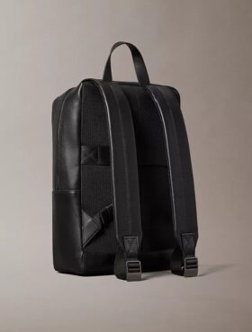 Mochila delgada con logotipo