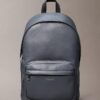 Mochila redonda con logotipo en relieve