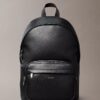 Mochila redonda con logotipo en relieve
