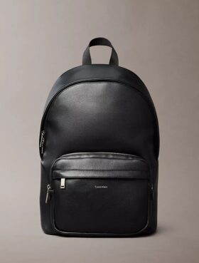 Mochila redonda con logotipo en relieve