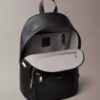 Mochila redonda con logotipo en relieve