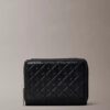 Monogram con cremallera y monograma en relieve por toda la superficie
