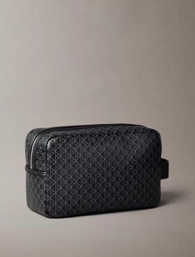 Neceser con cremallera y logotipo en todo el producto