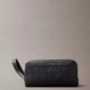 Neceser con logotipo en relieve Neceser con logotipo en relieve