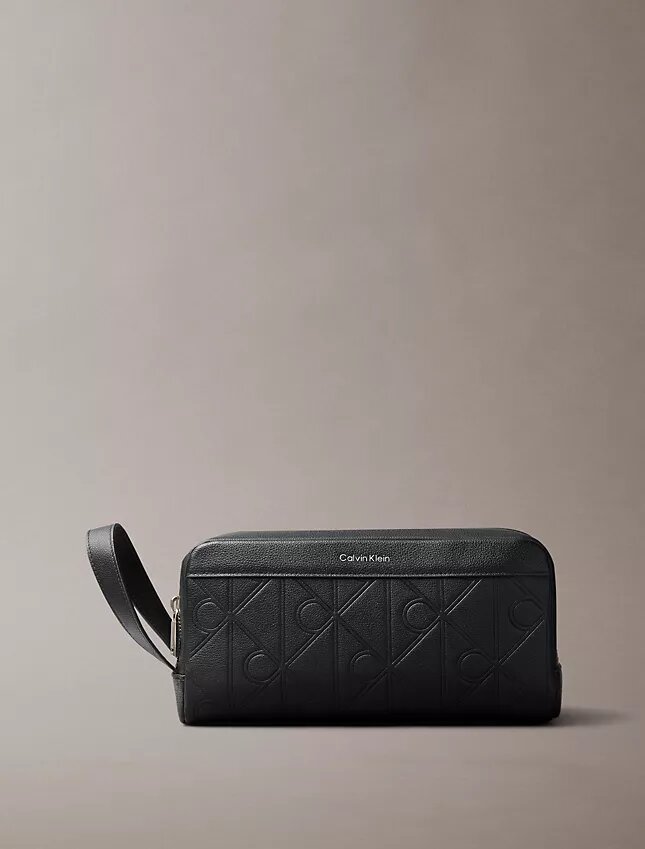 Neceser con logotipo en relieve Neceser con logotipo en relieve