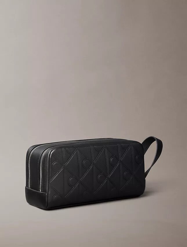Neceser con logotipo en relieve Neceser con logotipo en relieve