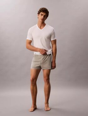 Pack de 3 camisetas de cuello en V de corte ajustado en mezcla Cotton Stretch Pack de 3 camisetas de cuello en V de corte ajustado en mezcla Cotton Stretch