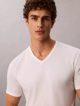 Pack de 3 camisetas de cuello en V de corte ajustado en mezcla Cotton Stretch Pack de 3 camisetas de cuello en V de corte ajustado en mezcla Cotton Stretch