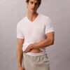 Pack de 3 camisetas de cuello en V de corte ajustado en mezcla Cotton Stretch Pack de 3 camisetas de cuello en V de corte ajustado en mezcla Cotton Stretch