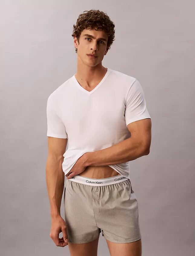 Pack de 3 camisetas de cuello en V de corte ajustado en mezcla Cotton Stretch Pack de 3 camisetas de cuello en V de corte ajustado en mezcla Cotton Stretch