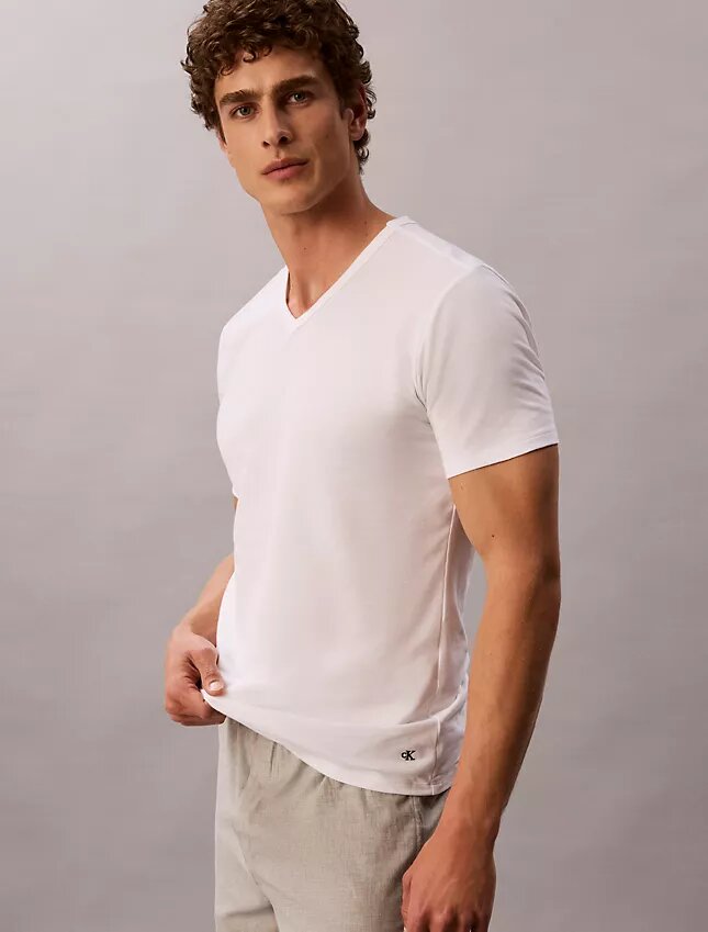 Pack de 3 camisetas de cuello en V de corte ajustado en mezcla Cotton Stretch Pack de 3 camisetas de cuello en V de corte ajustado en mezcla Cotton Stretch