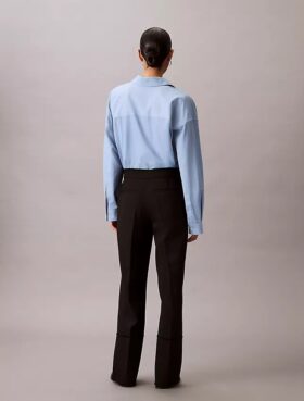 Pantalón con bordes sin rematar