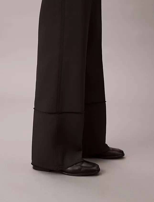 Pantalón con bordes sin rematar Pantalón con bordes sin rematar