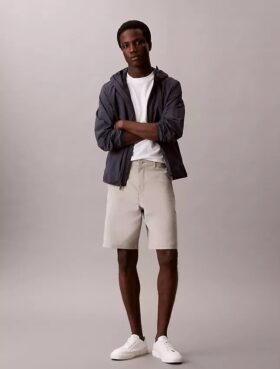 Pantalón corto Stretch Tech de 23 cm