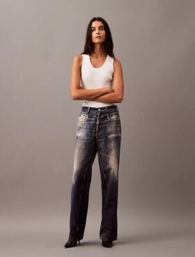 Pantalón entallado con estampado Denim Pantalón entallado con estampado Denim