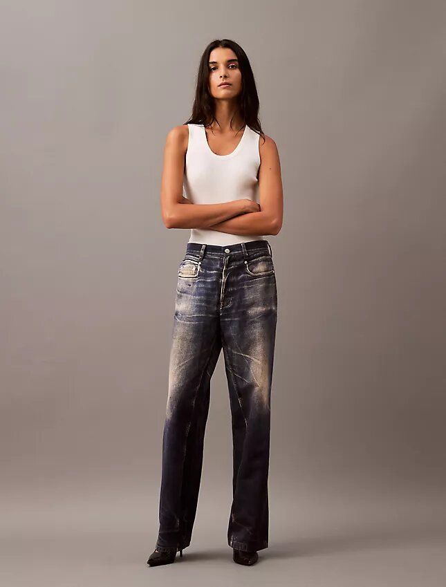 Pantalón entallado con estampado Denim Pantalón entallado con estampado Denim