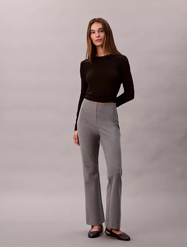 Pantalones acampanados ajustados de ponte Pantalones acampanados ajustados de ponte